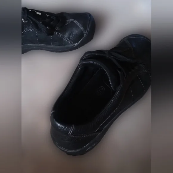 Keen 9.5 shoes - Picture 4 of 7